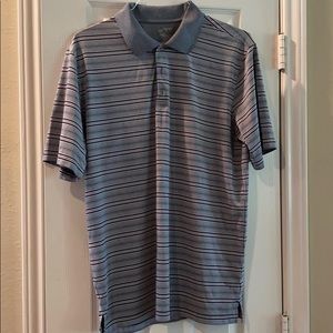 Men’s short sleeve polo.